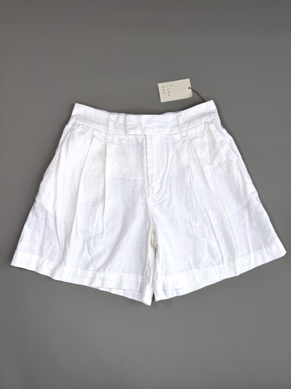 A NEW DAY Tailored Linen Blend‎ Short 2 White High Rise Pleated Summer Neutral